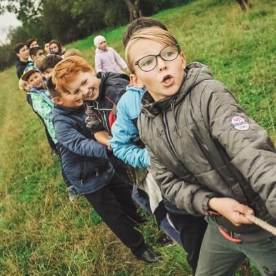 kids playing tug a war